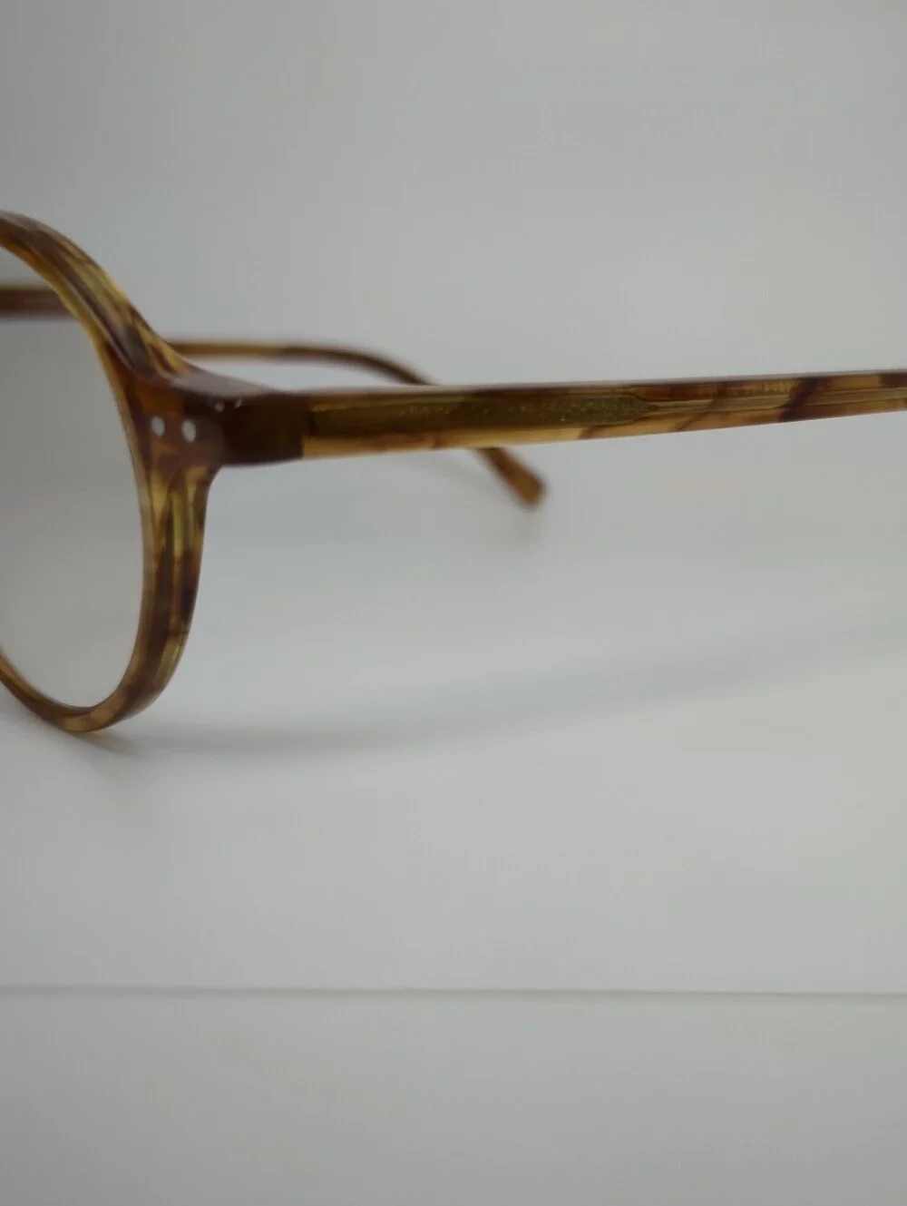 Flavor. Vintage-Style Round Tortoiseshell Round Mid Mount Temple.
